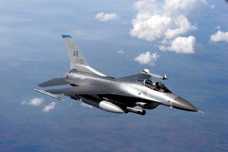 [Academy] F16C Fighting Falcon  1/32 - Page 2 07072010