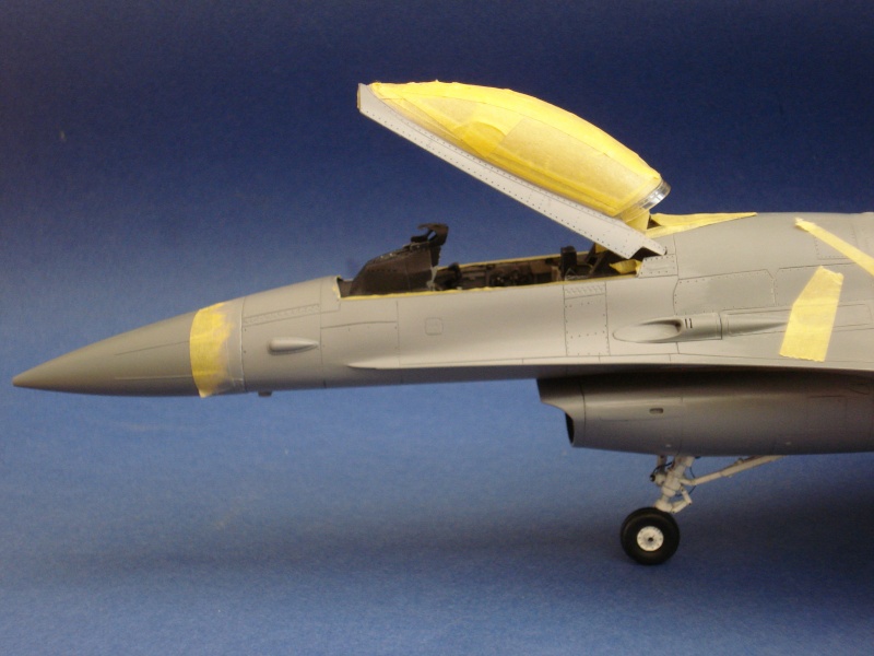 [Academy] F16C Fighting Falcon  1/32 - Page 2 Canopy10