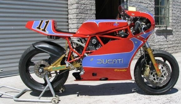 C'EST PAS DU MOU DE VEAU ; DUCATI TT Pictur72