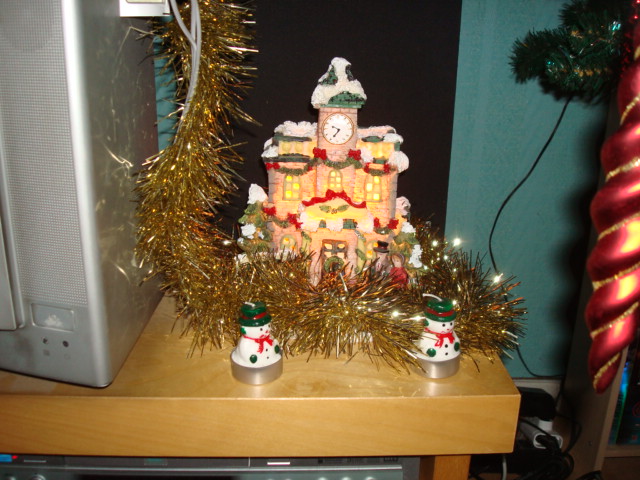 Montrez nous votre décoration de Noël 2010 !  Dsc01211