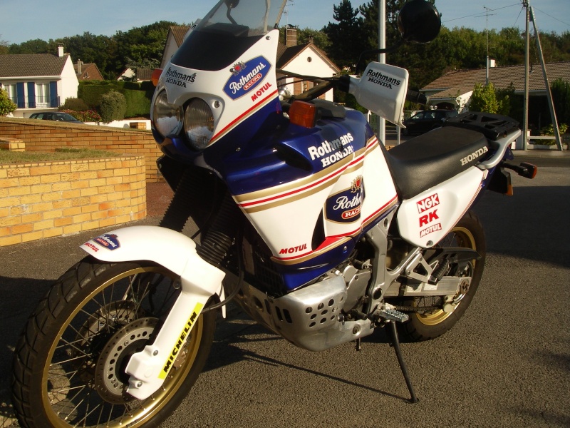 mon africa twin en peinture rothmans Imgp3117