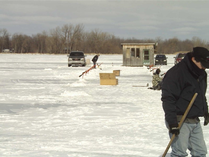 Pêche sur la glace au lac St-Pierre, hauteur St-Ignace Mlna0112