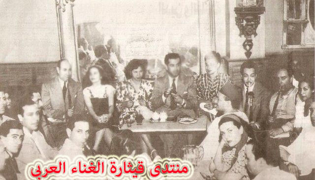 فريد ومجموعة من الفنانين فى قهوة الفيشاوى بحى الحسين بمصر _640x_35