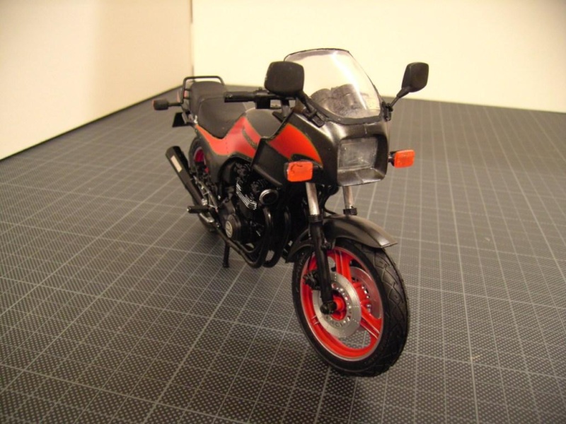 Kawasaki GPz400 von Aoshima 1:12 Galerie Pict7031