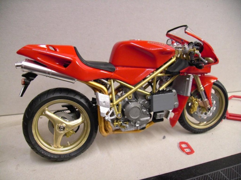 Ducati 916 von Tamiya 1:12  14068 Pict7062