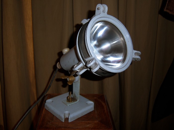 Une lampe projecteur * 213
