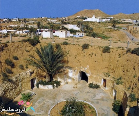 مدينه عربيه تقع تحت الارض وهي مدينة تونسية اسمها ( مطماطة ) و العجيب انها  مسكونة  848