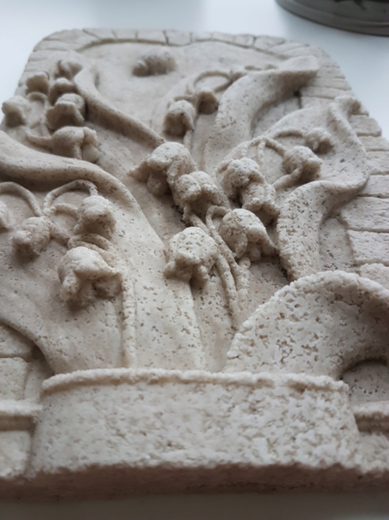 Reconstituted Stone carved lily of the valley 20180236