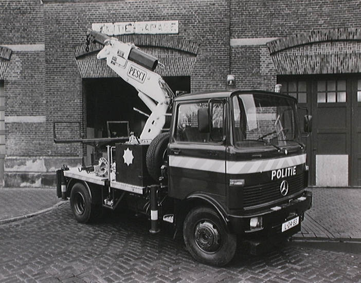 photos d ancien camion et de camionnette mercedes - Page 10 0389410