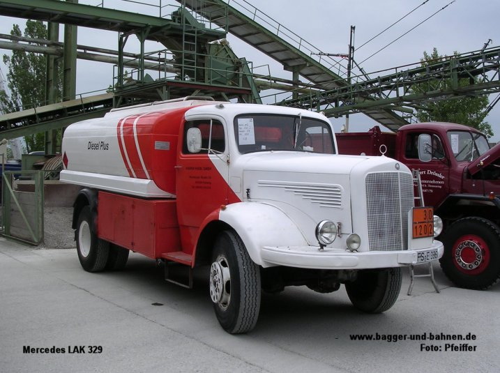 photos d ancien camion et de camionnette mercedes - Page 9 Lak_3210