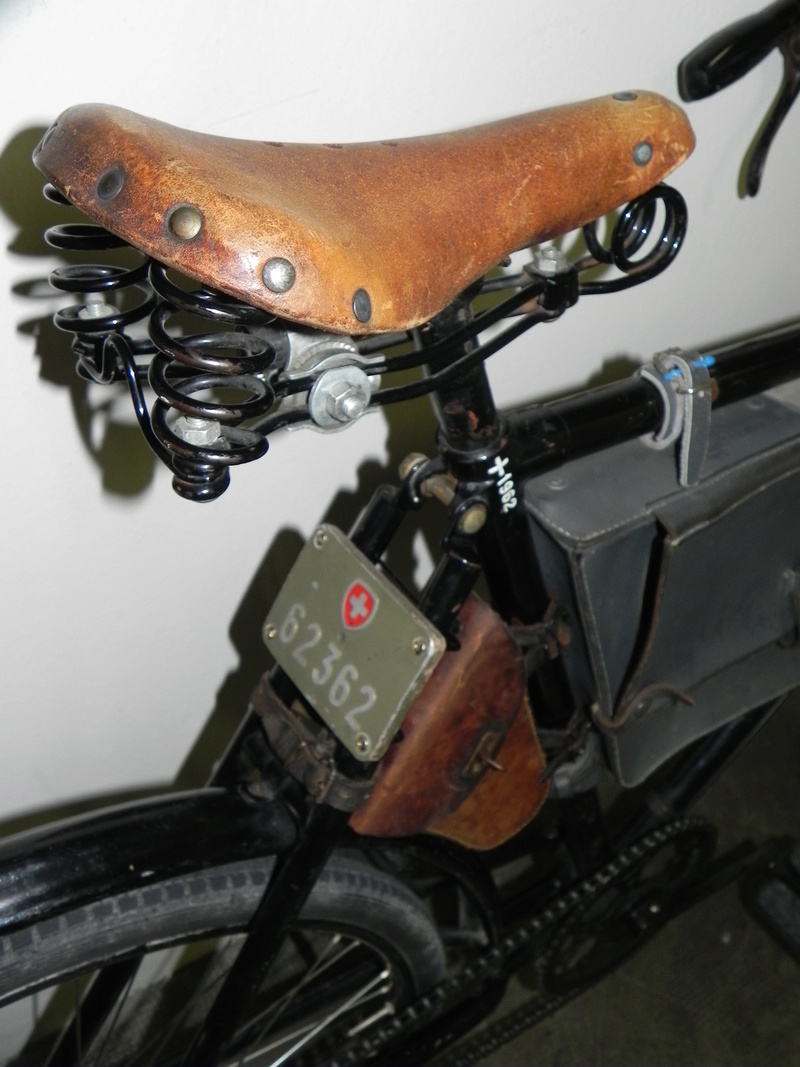 Les vélos militaires suisses - Page 2 Dscn7534