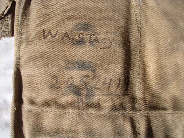 Masque à gaz appartenant à W. A. STACY Co. B 305th Supply Train 80th Div. Dscn1212