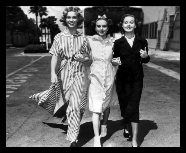 THREE SMART GIRLS Three011