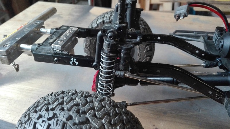 Montage SCX10 II Kit VS RTR : que vaut le SCX10 2 ? - Page 4 Amorto13