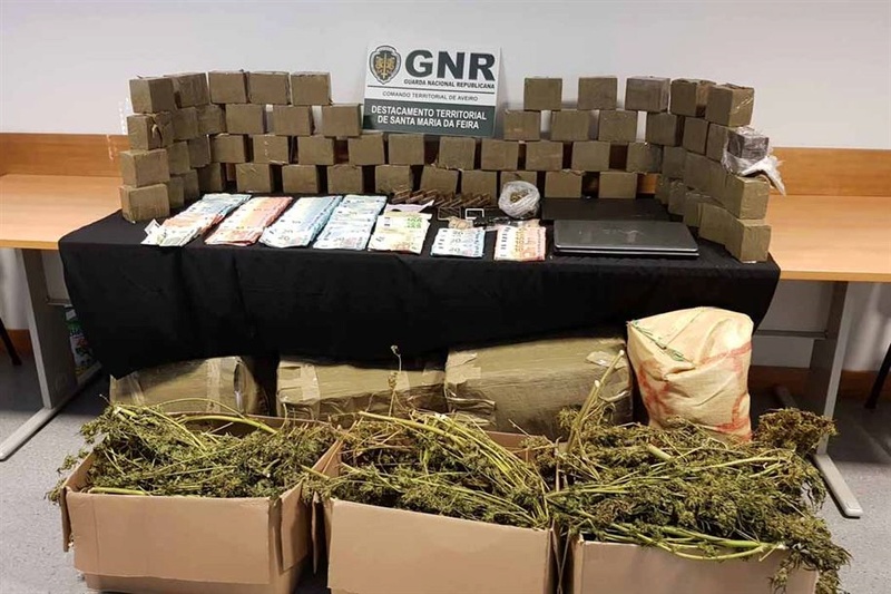 GNR da Feira apreende 65 quilos de droga e detém 11 pessoas Ng888011