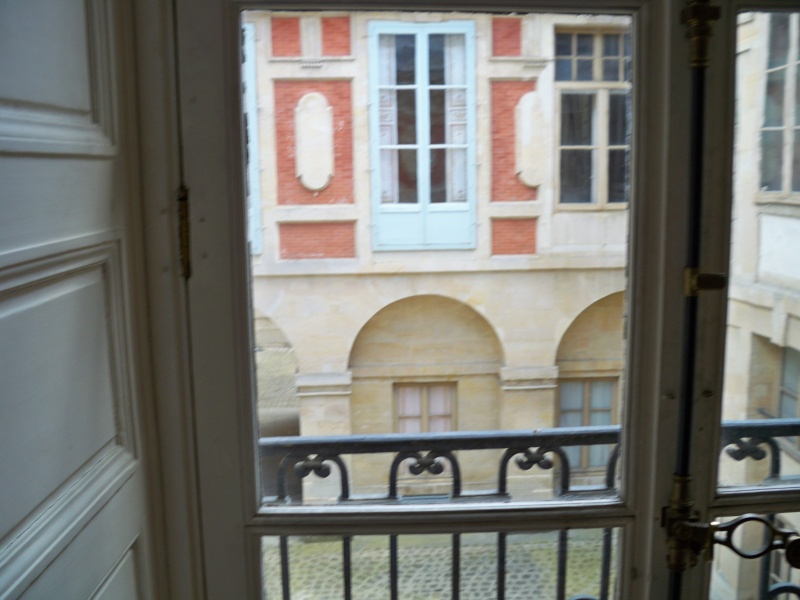 Versailles : petits appartements et visites guidées - Page 8 Cour_111