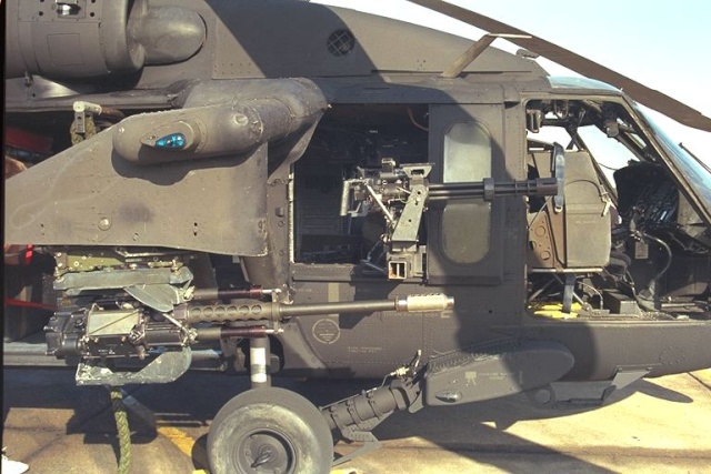 ACADEMY 1/35 AH-60 L Blackhawk DAP - Dio Afghanistan - - Page 5 Mh-60l10