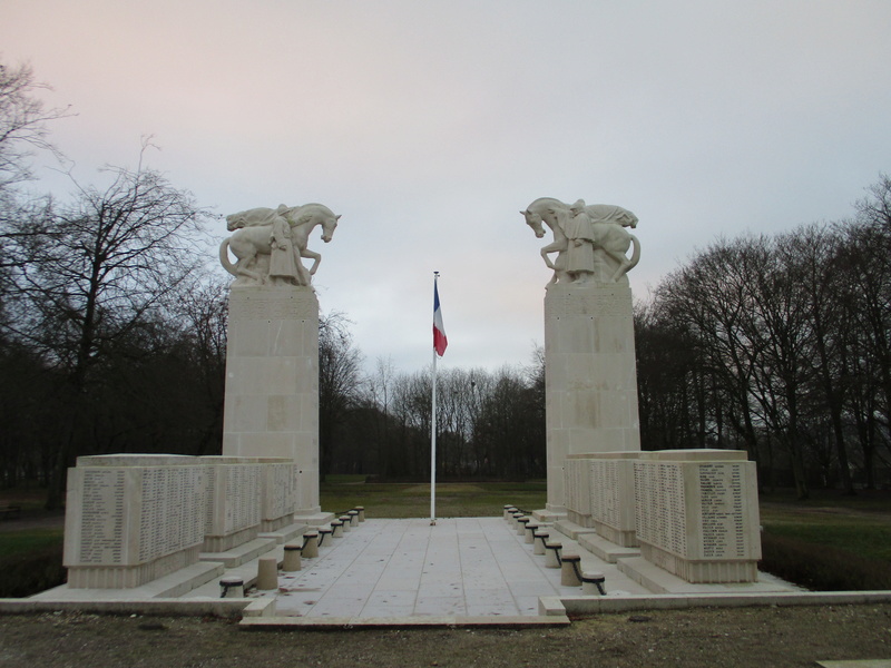 [ Histoires et histoire ] Monuments aux morts originaux Français Tome 2 - Page 5 Img_2040