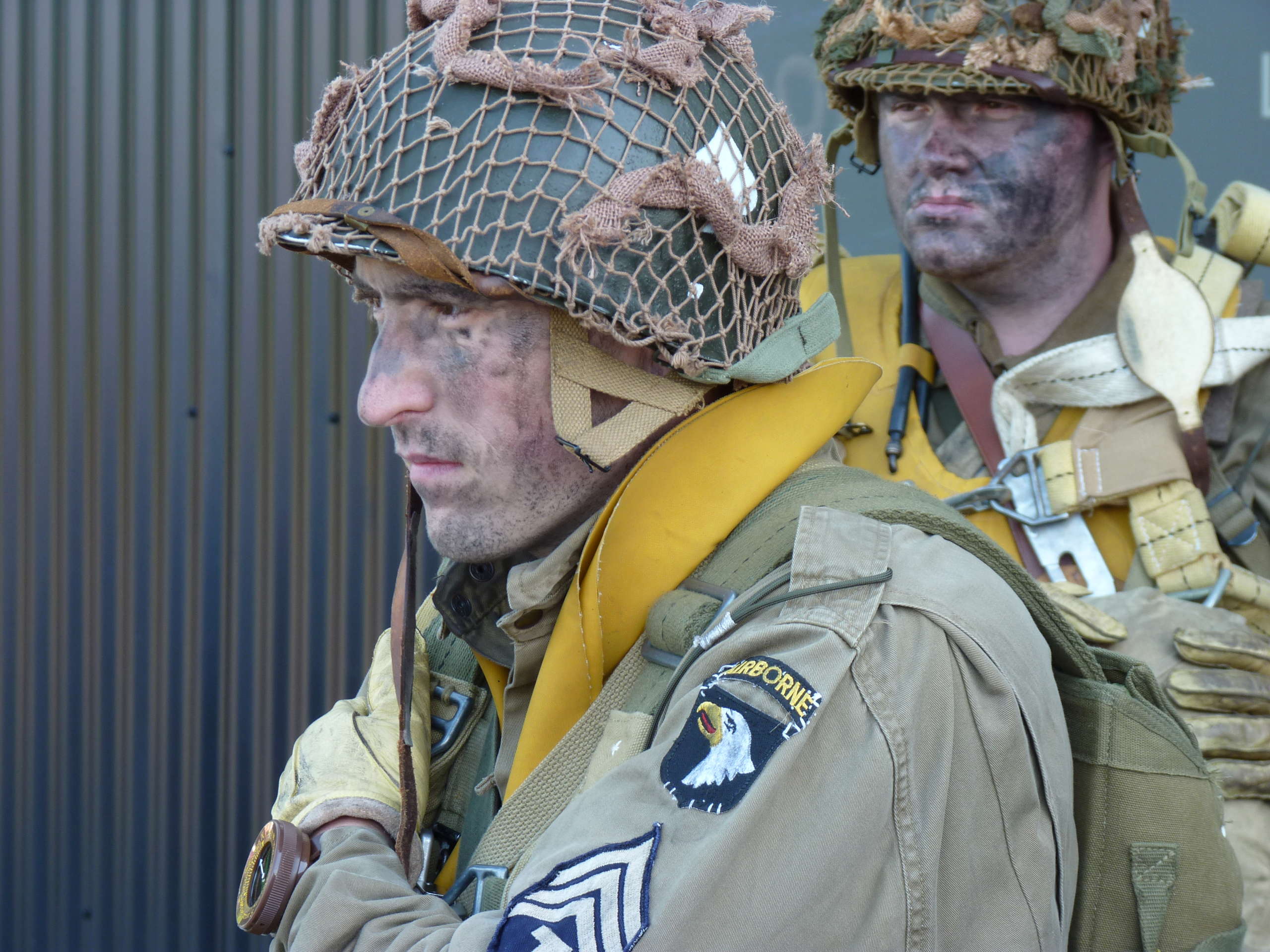 Vétérans et acteurs de BoB au musée D-Day Experience P1070112