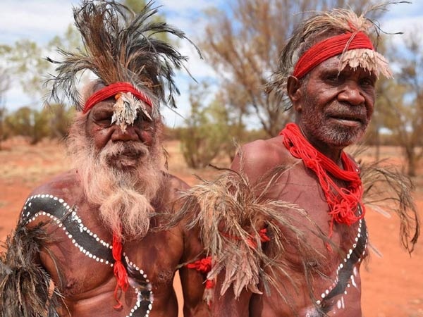هل سكان استراليا الاصليين اصحاب اقدم حضارة في التاريخ ؟  Aborig10