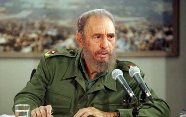 فيدل كاسترو قائد الثورة الشيوعية فى كوبا  Biogra12