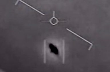 فيديو سري سمحت به البحرية الأمريكية يصوّر جسمًا غريبًا يحلق قرب طائرة حربية Ufo-de10