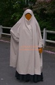 ¿Cuál es la regla sobre el jilbab que viene desde los hombros? 810