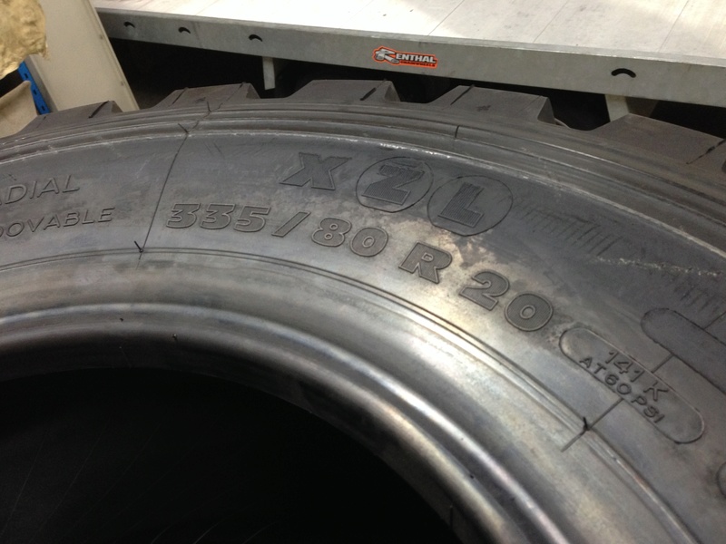 4 pneus Michelin XZL neufs Img_4512