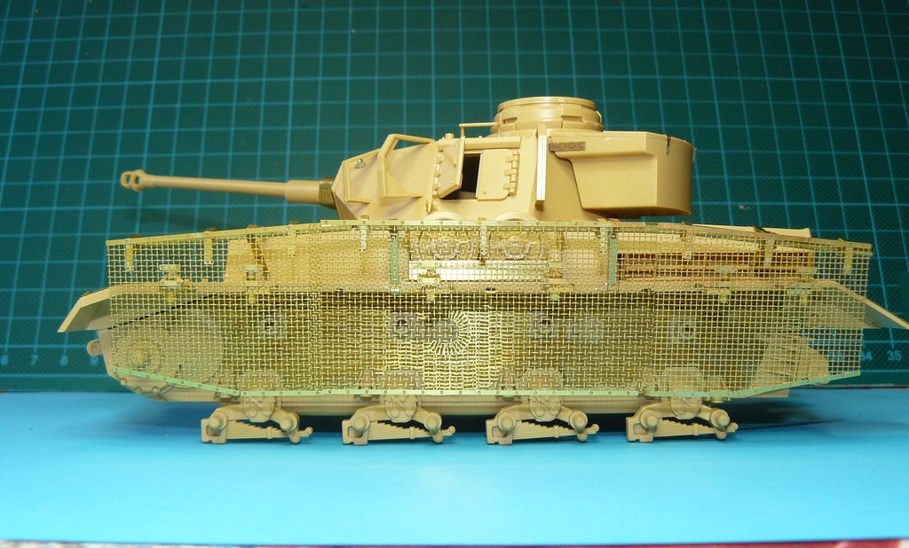 Panzer IV mit mesh schurzen. P1040416