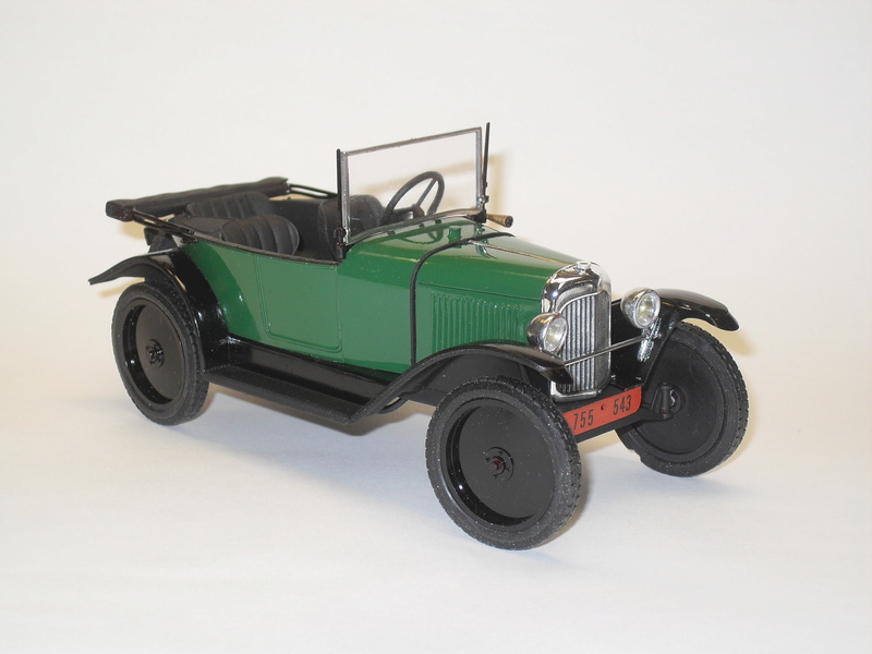 CITROËN 5hp TREFLE de TINTIN AU PAYS DE L OR NOIR Réf 80702 Sdc10613