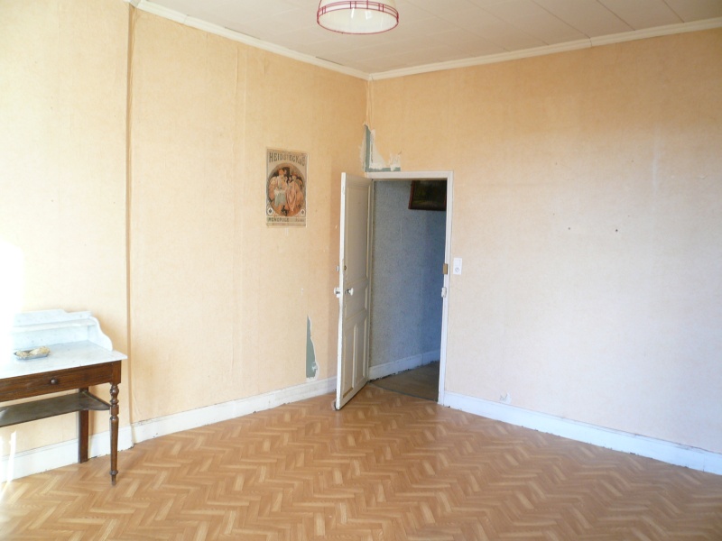 Aide pour couleur papier peint et sol lino dans un salon P1040214