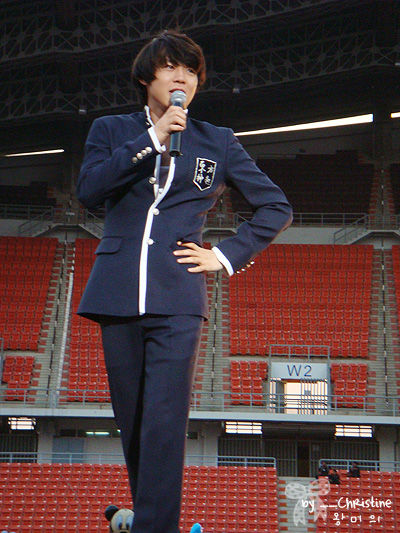 [IMAGE] SM TOWN Bangkok 09:  Yoochun's Latest Hairstyle 09020710