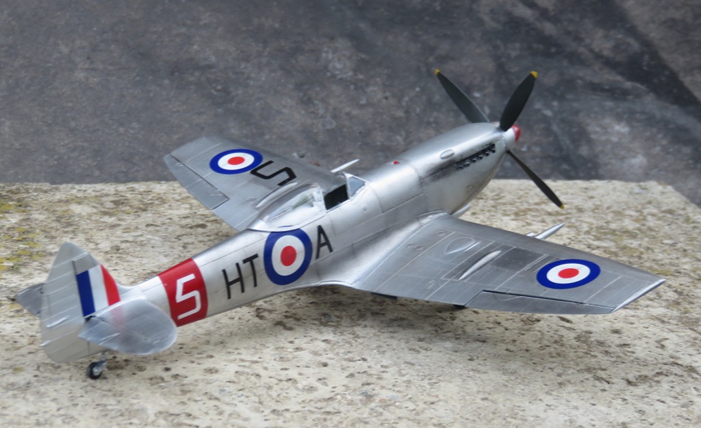 Supermarine Spitfire XVI [Eduard Week End 1/48] Img_7944