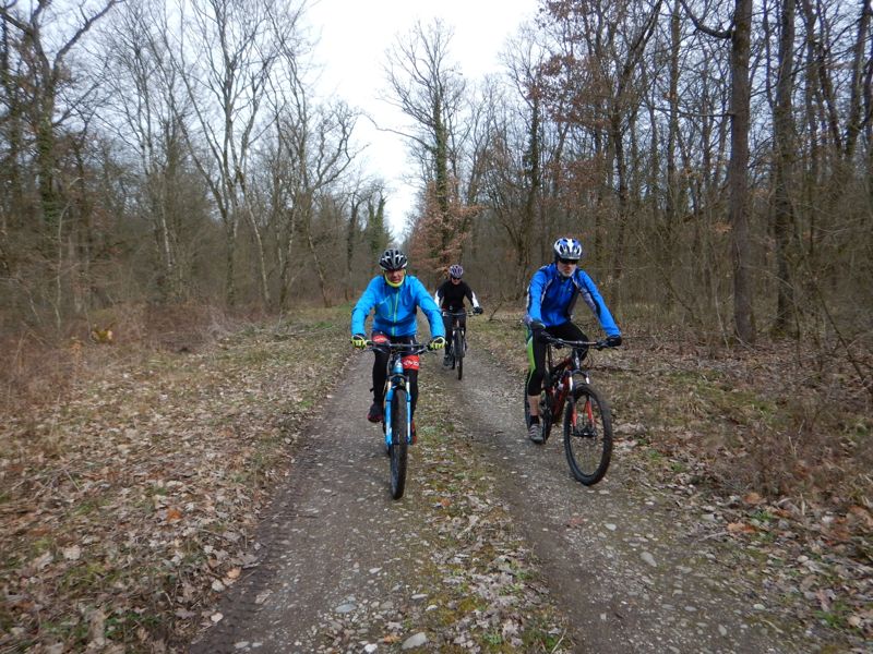 VTT du lundi matin de Pâques Dscn2023