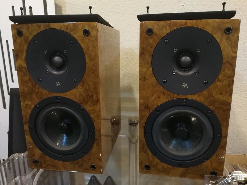 Two pairs Bookshelf speakers (used) Thumbn12