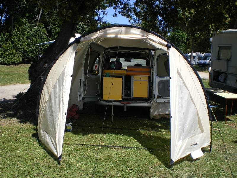 un kangoo aménagé pour les vacances Amanag68