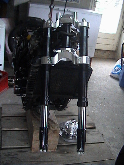 Fourche R1 ou 1100 gsxr Dsc00018