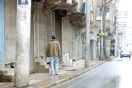 Diyarbakır'da Esnaf Kepenk Açmadı Fft16_10