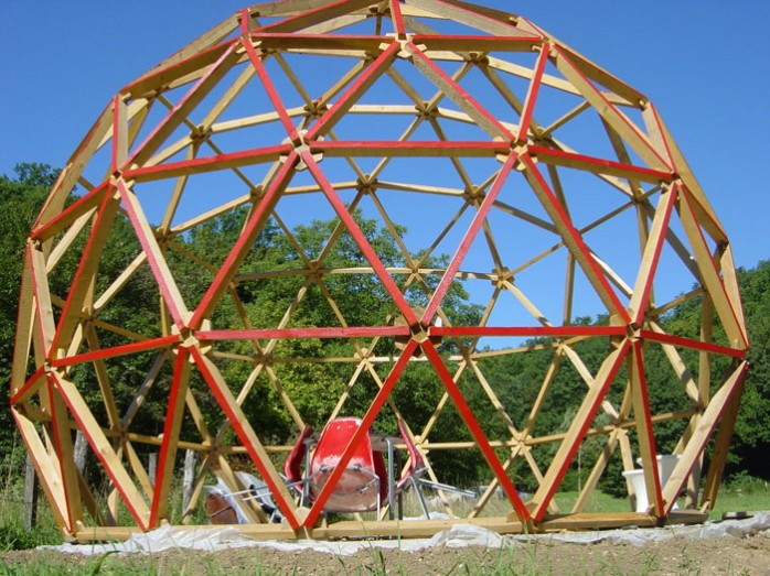 Construire des polyèdres en bois donc d'une certaine épaisseur Dome-g10