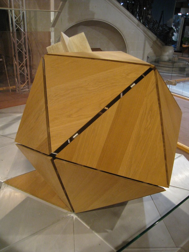 Construire des polyèdres en bois donc d'une certaine épaisseur Palais10