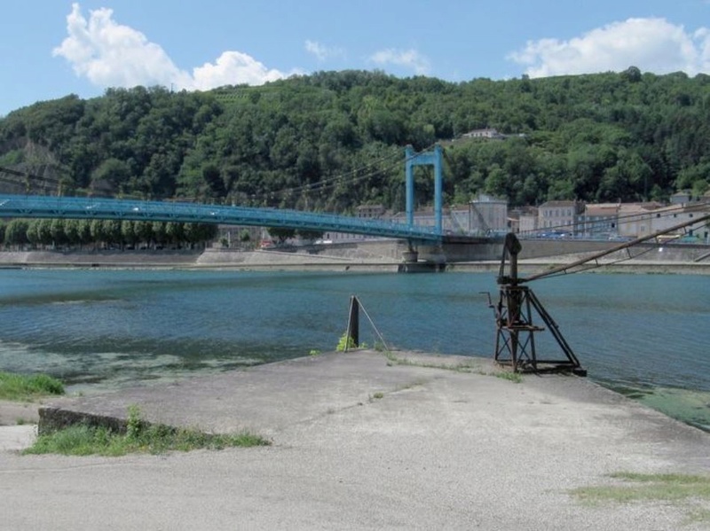 CPA avant les ponts suspendus de Marc Seguin, les bacs à traille Serrie11