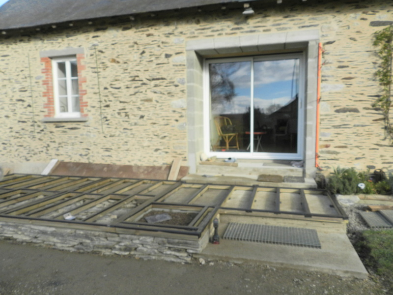 La nouvelle baie vitrée nous impose de créer une terrasse (en bois composite) Vauvyr34