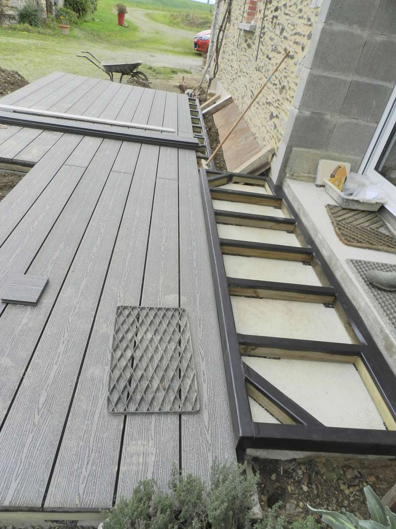 La nouvelle baie vitrée nous impose de créer une terrasse (en bois composite) Vauvyr35