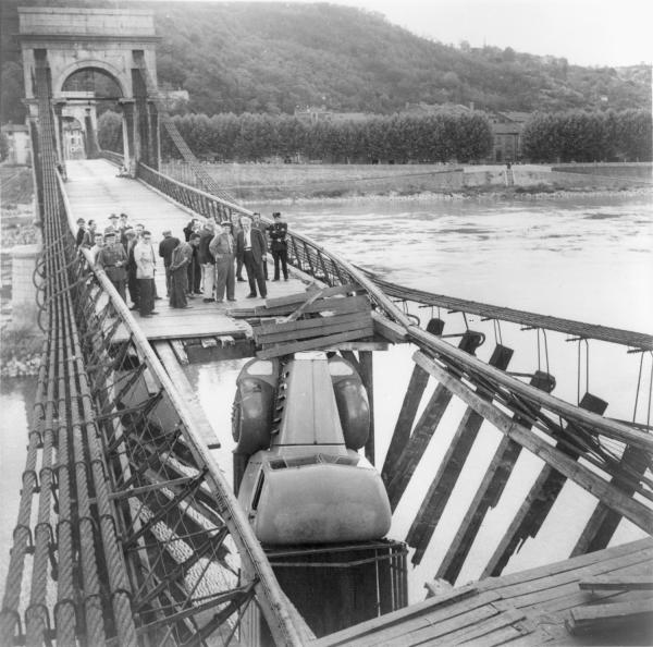 Enquête sur l'accident du pont suspendu de Châsse sur Rhône à Givors Web_so10