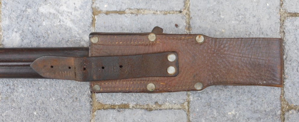 Equipement cuir pattern 1914 : le porte baïonnette Dscn2043