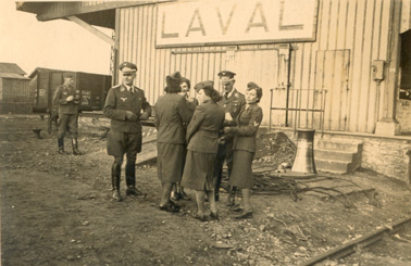 soldats allemands GARE DE LAVAL Laval10