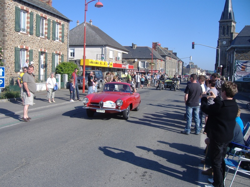 TOUR DE BRETAGNE DES VEHICULES ANCIENS 2010 Dscf0511