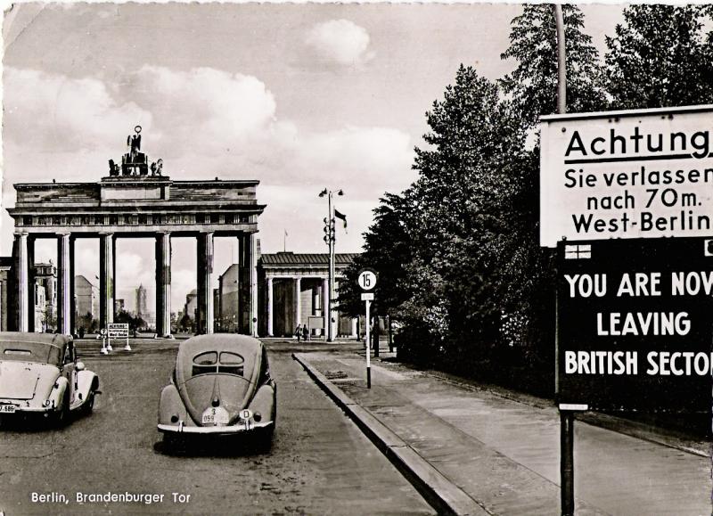 Photos d'époque Volkswagen & Porsche - Page 3 Berlin12