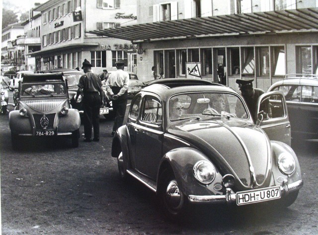 Photos d'époque Volkswagen & Porsche - Page 2 Dyn00820