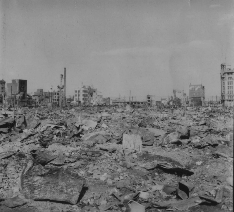 Les Bombardements de Tokyo en 1945  (2012) 72198110
